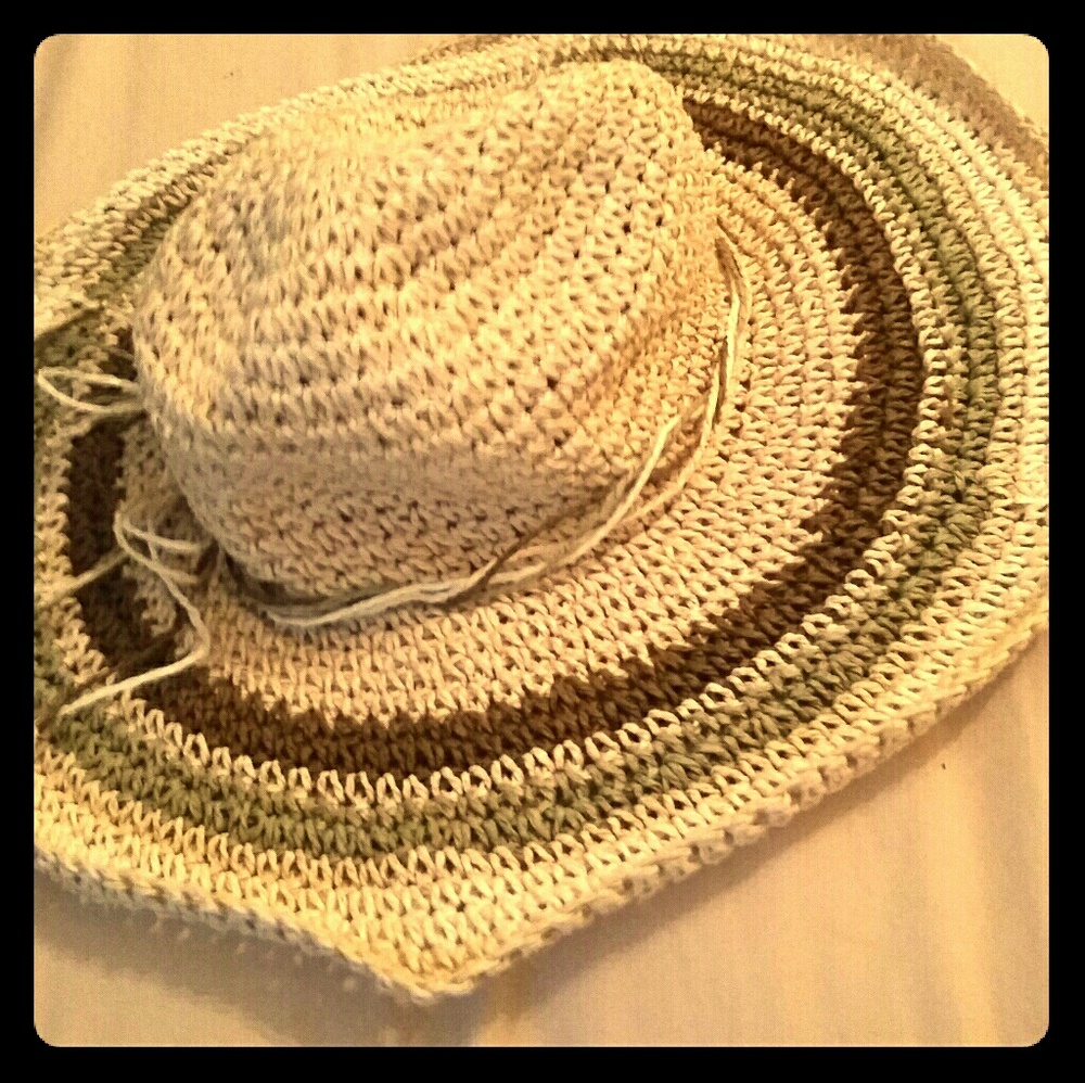 Straw floppy hat