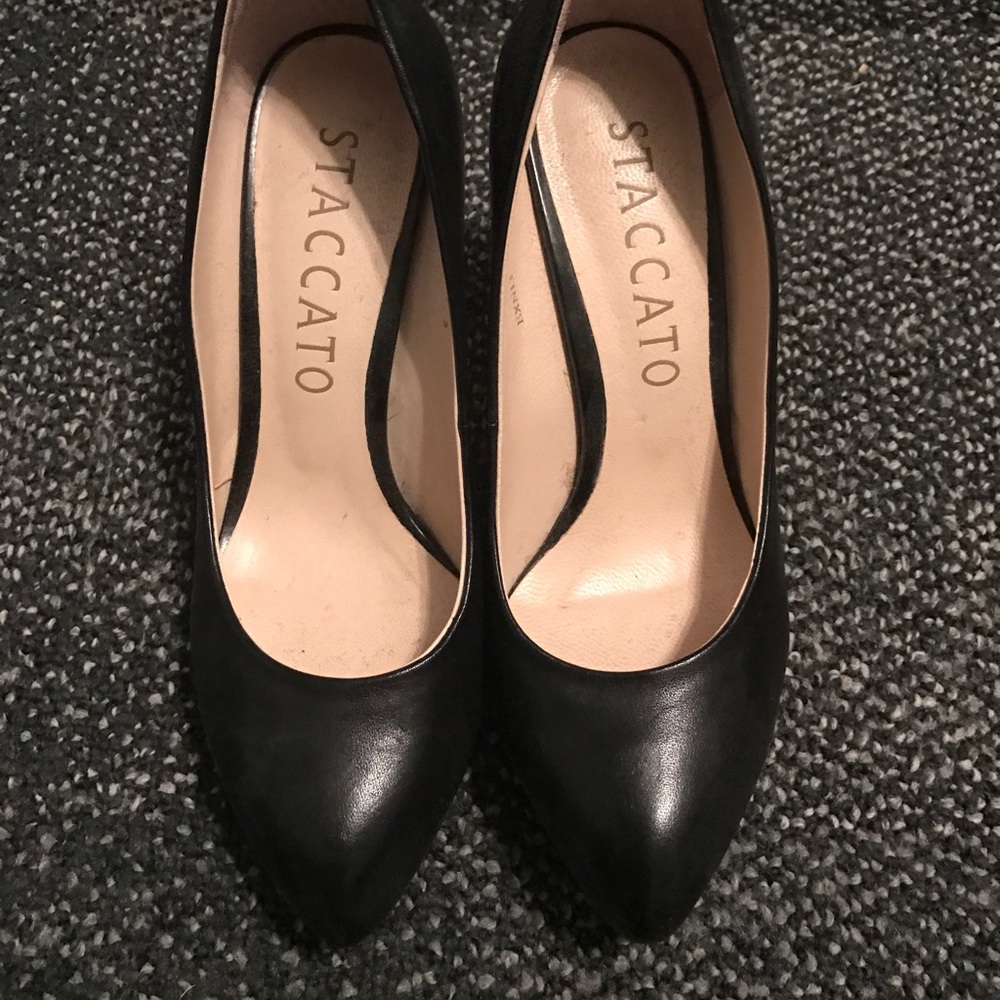 Black real leather Pump