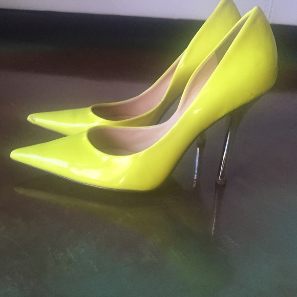 yellow pumps canada