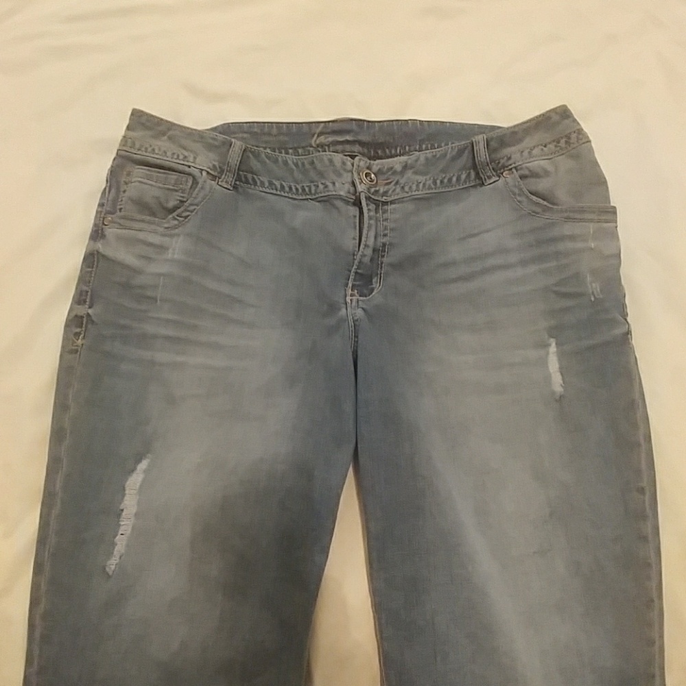 Lane Bryant Distressed Jean Capri Size 18