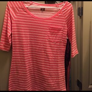 Quarter sleeve crew neck