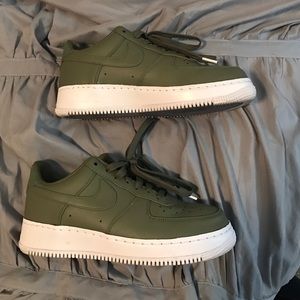 Nike Air Force 1 low army green