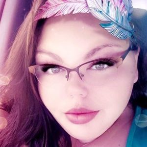 Meet your Posher, Hayley