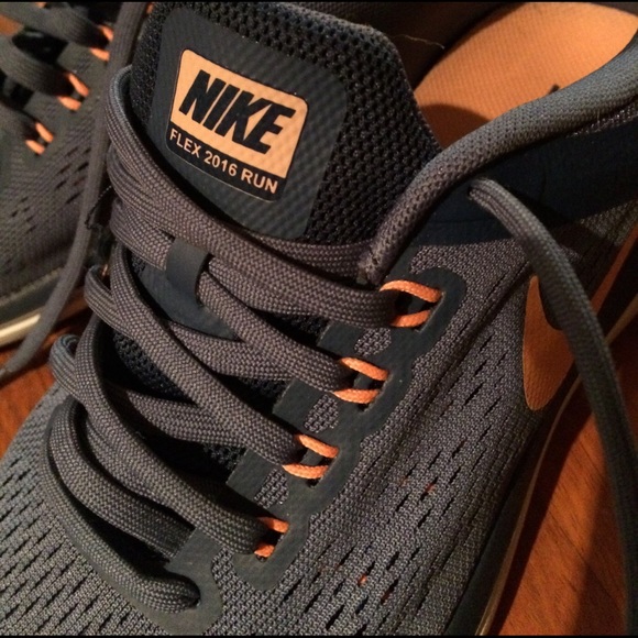 Size 7.5 Nike Flex 2016 Run--like new - Picture 3 of 4