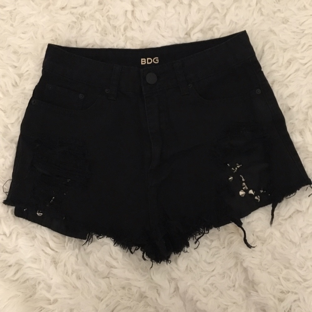 BDG HIGH RISE DREE CHEEKY DISTRESSED SHORTS