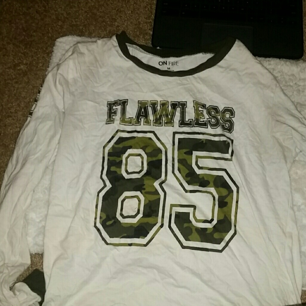 Long sleeve army green and white t-shirt