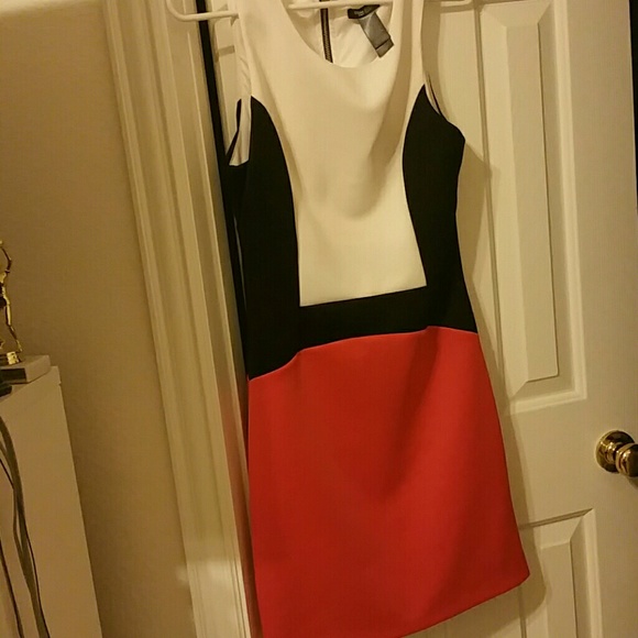 Dress - Picture 4 of 4