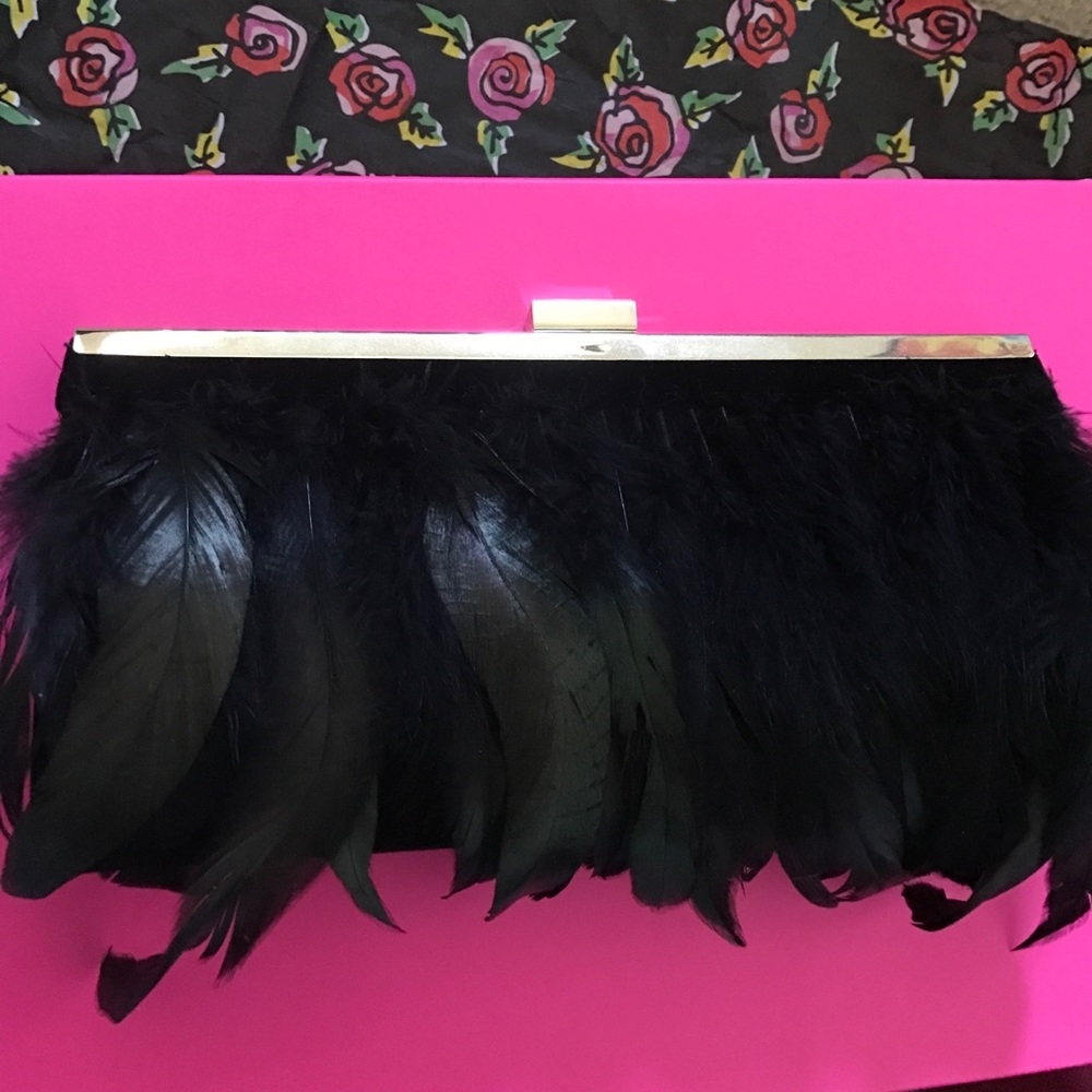 Black feather formal clutch purse.