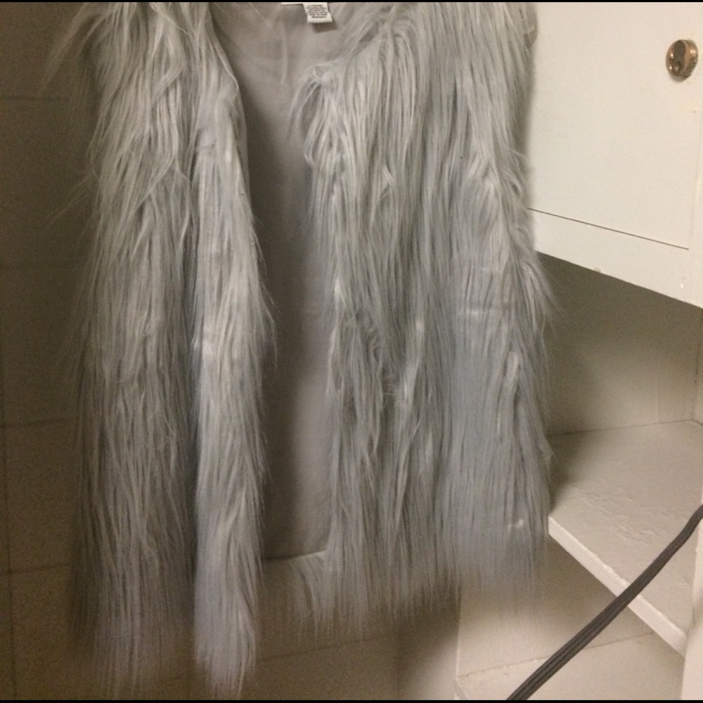 🔴PRICE DROP🔴 Long  hair shaggy faux fur vest
