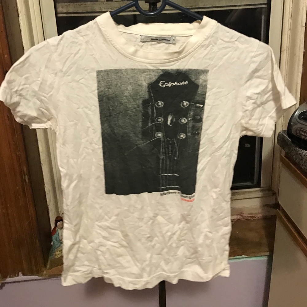 Awesome tee/ t-shirt guitar print comfy shirt