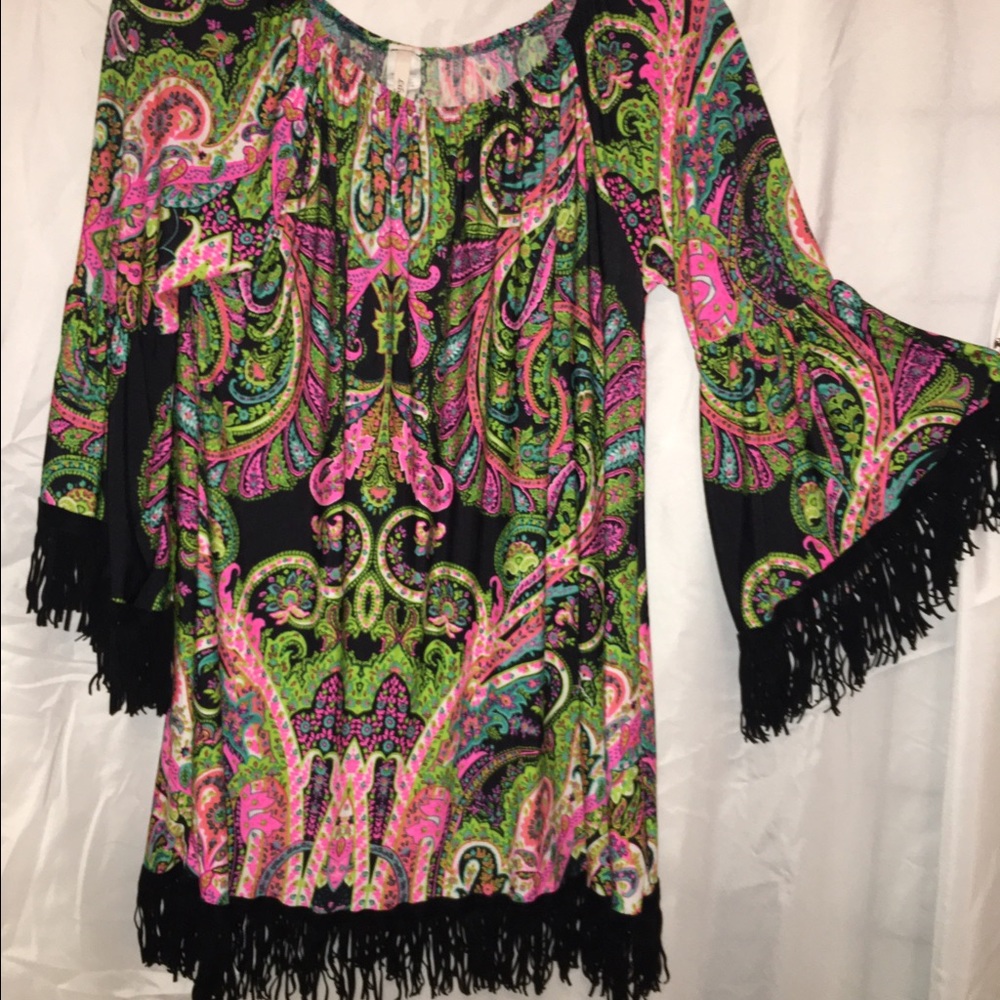 Cute blouse with fringe sleeves and bottom!