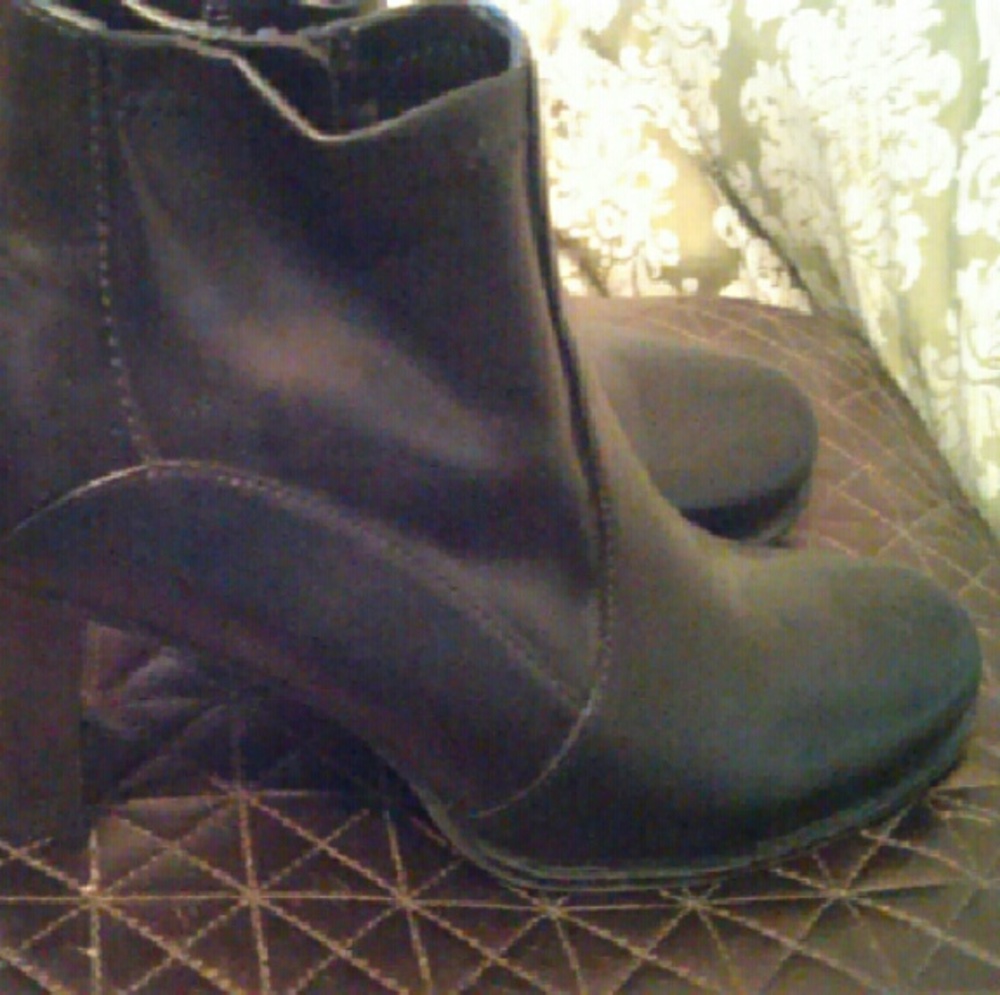 Euc Etienne Aigner Black Booties Size 6 - image 1