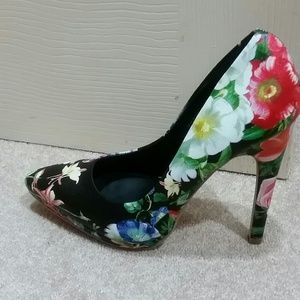 Floral Design Pumps