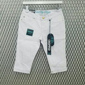 Cropped Mid Rise White twill capri- SOLD