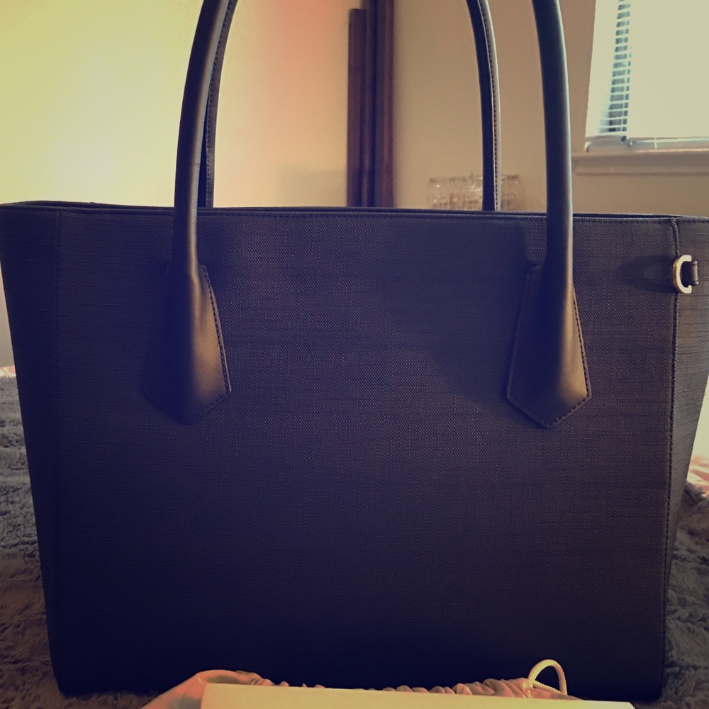 Danger Dover 15-inch tote in Onyx (black)