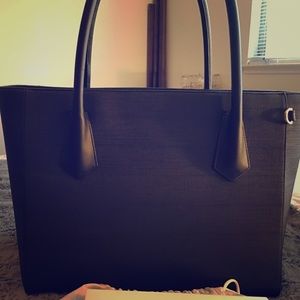 Danger Dover 15-inch tote in Onyx (black)