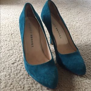 Audrey Brooke turquoise suede pumps