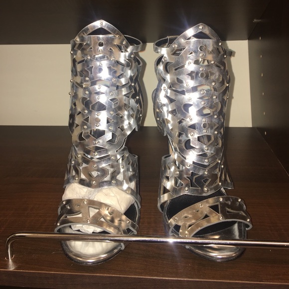 Brian Atwood size 6 silver laser cut heels - Picture 1 of 3