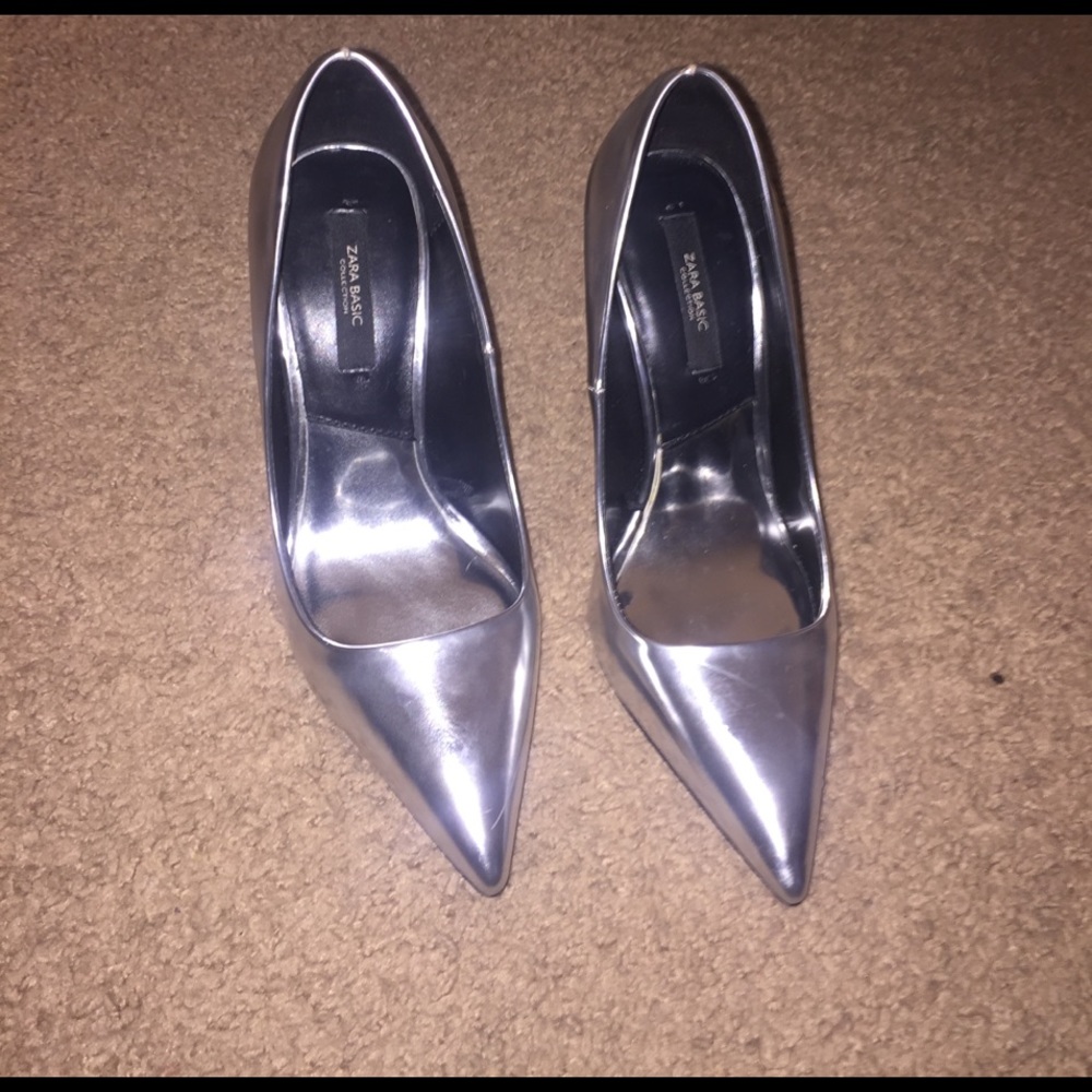 Pointed toe heels