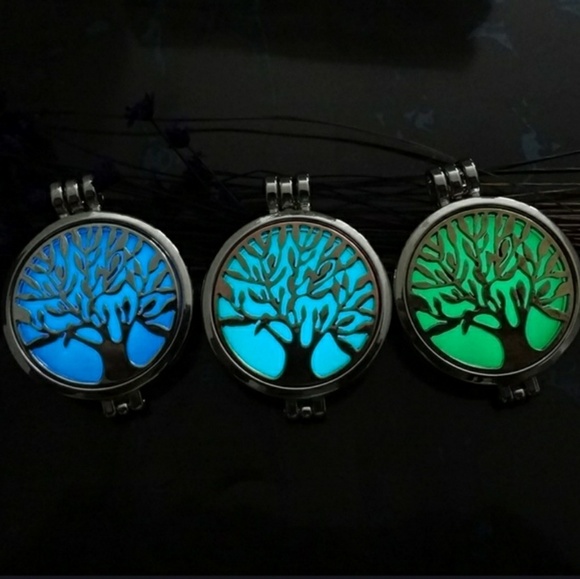 Restocked! SILVER Tree of Life Diffuser Necklace - Picture 5 of 7