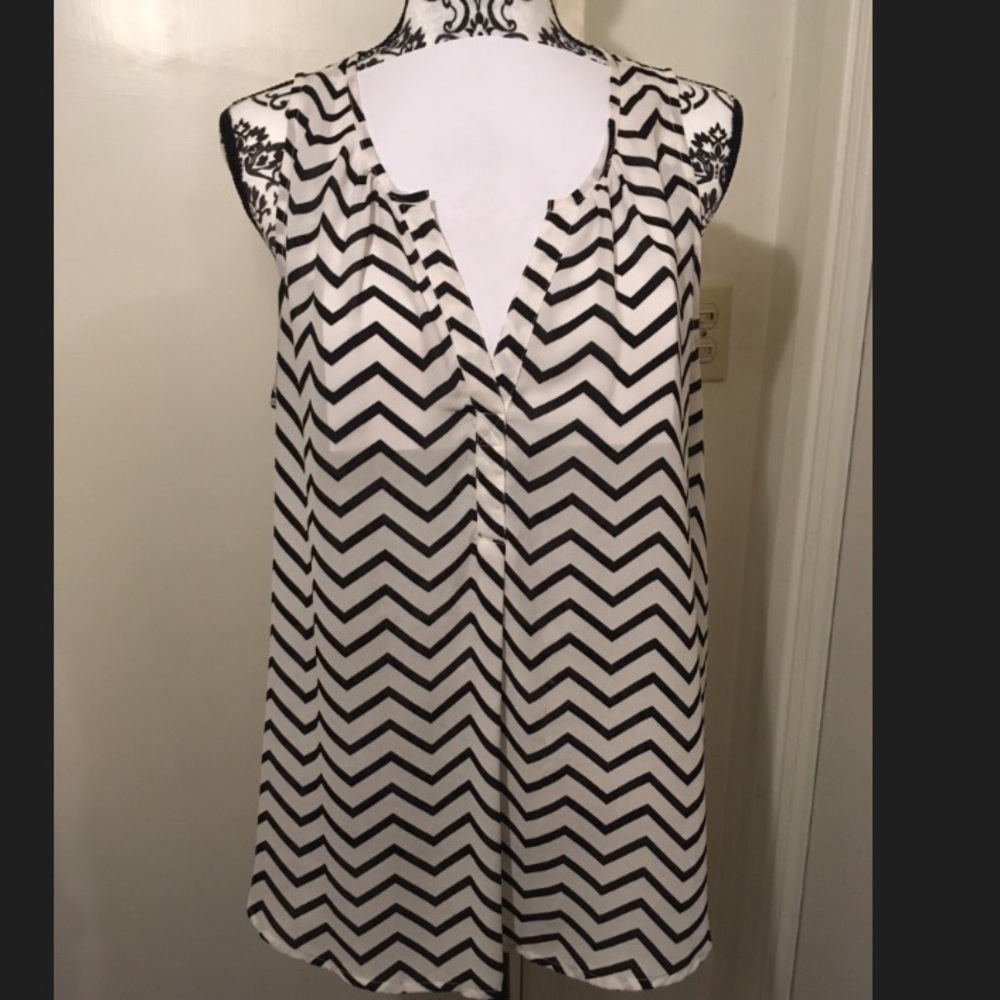 Light-weight sleeveless top