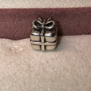 Pandora Present Charm