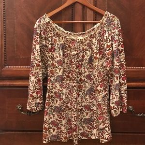 Super cute Lucky Brand print peasant style top.