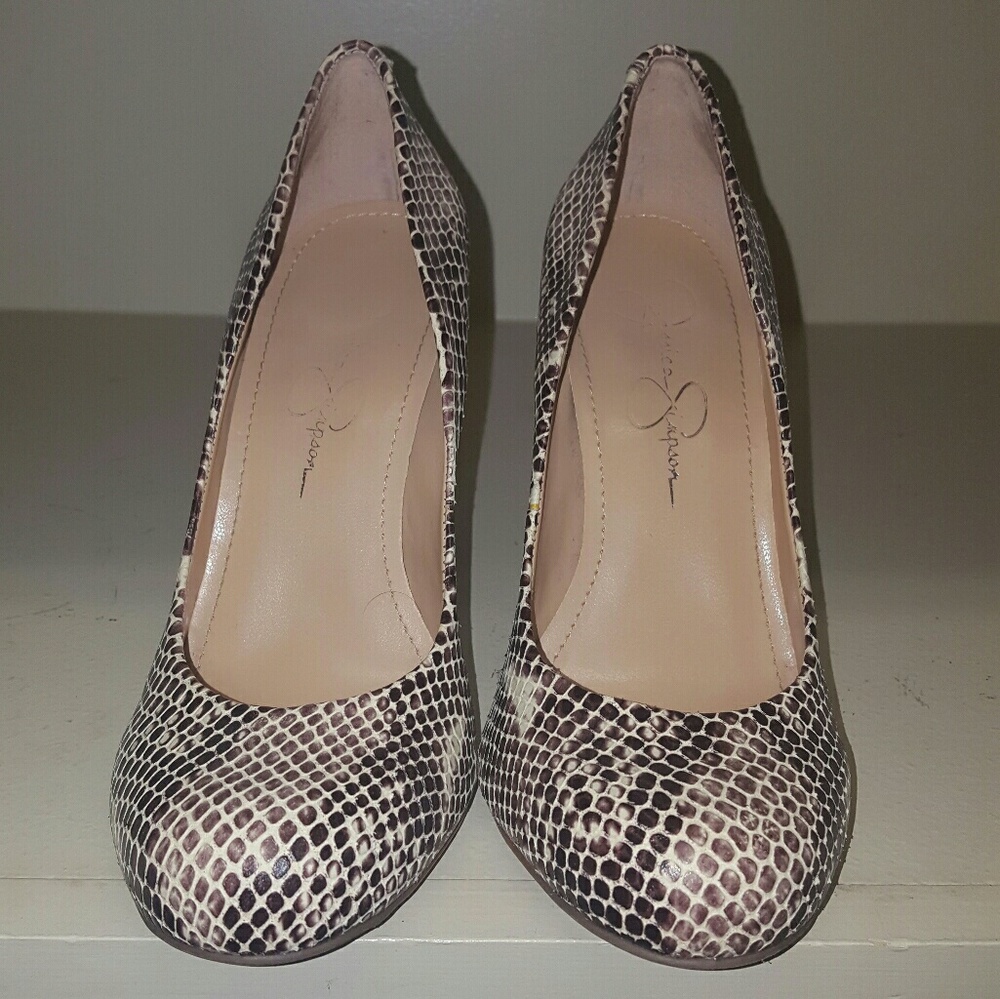 SOLD Jessica simpson pumps size 5.5-6