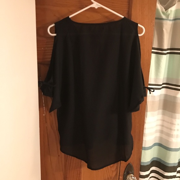 NWT off the shoulder black top - Picture 4 of 4