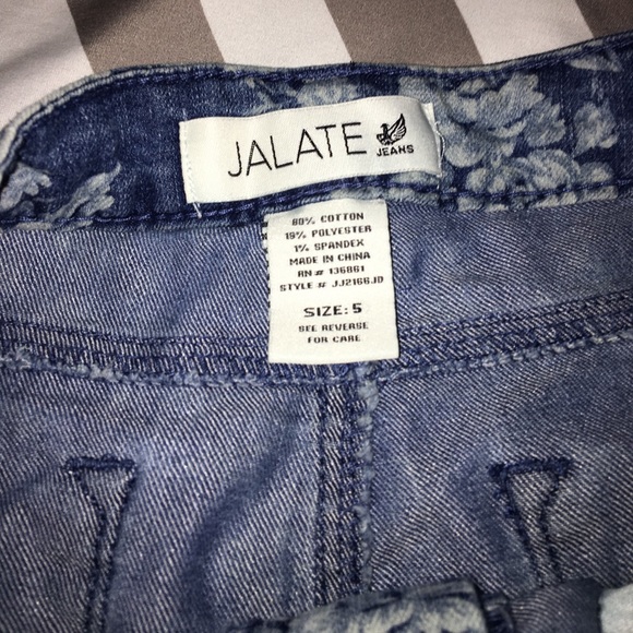 Flower jean shorts - Picture 4 of 4