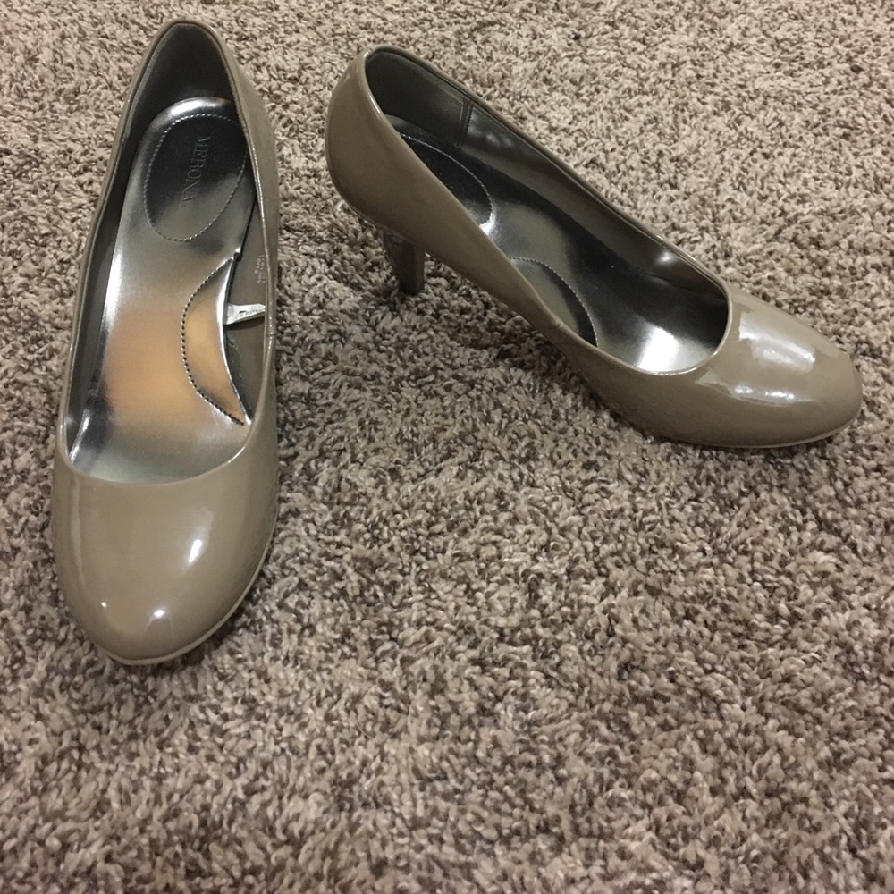 Merona Round toe patent pumps