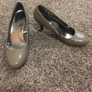 Merona Round toe patent pumps