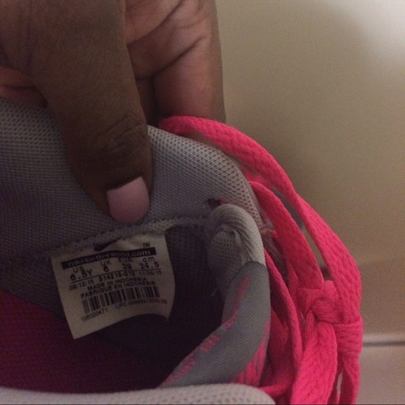 Nike shoes - Picture 2 of 3