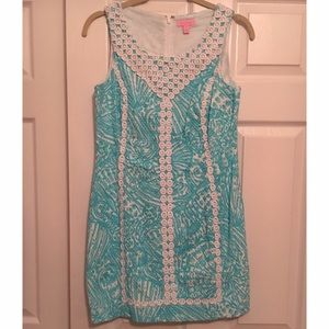 Lilly Pulitzer Blue and White Shift Dress Size 6