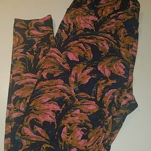 SALE 💟 BEAUTIFUL TC LULAROE LEGGINGS