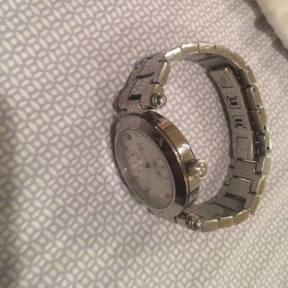 💎TRUE CLASSIC 💎 TIME PIECE 💎 - Picture 3 of 8