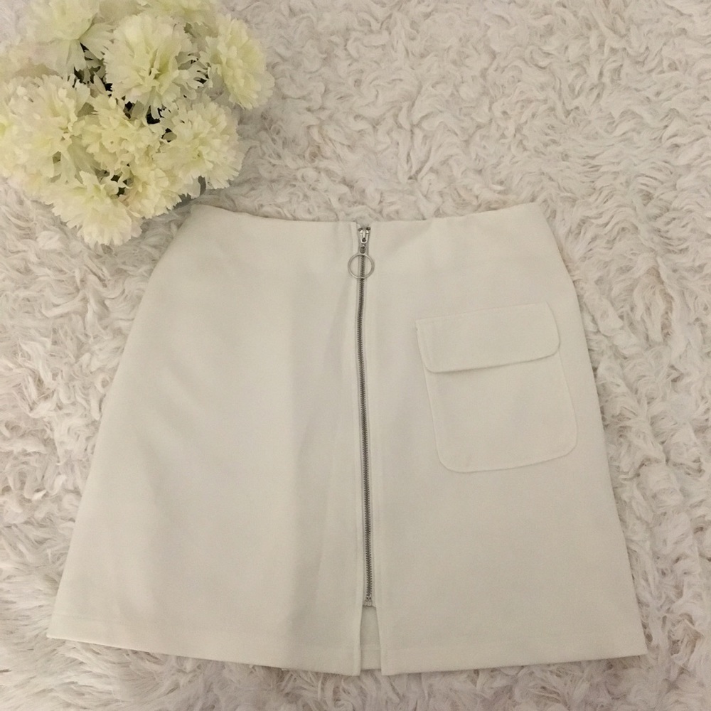 FOREVR 21 CREAM ZIP FRONT MINI SKIRT SIZE S