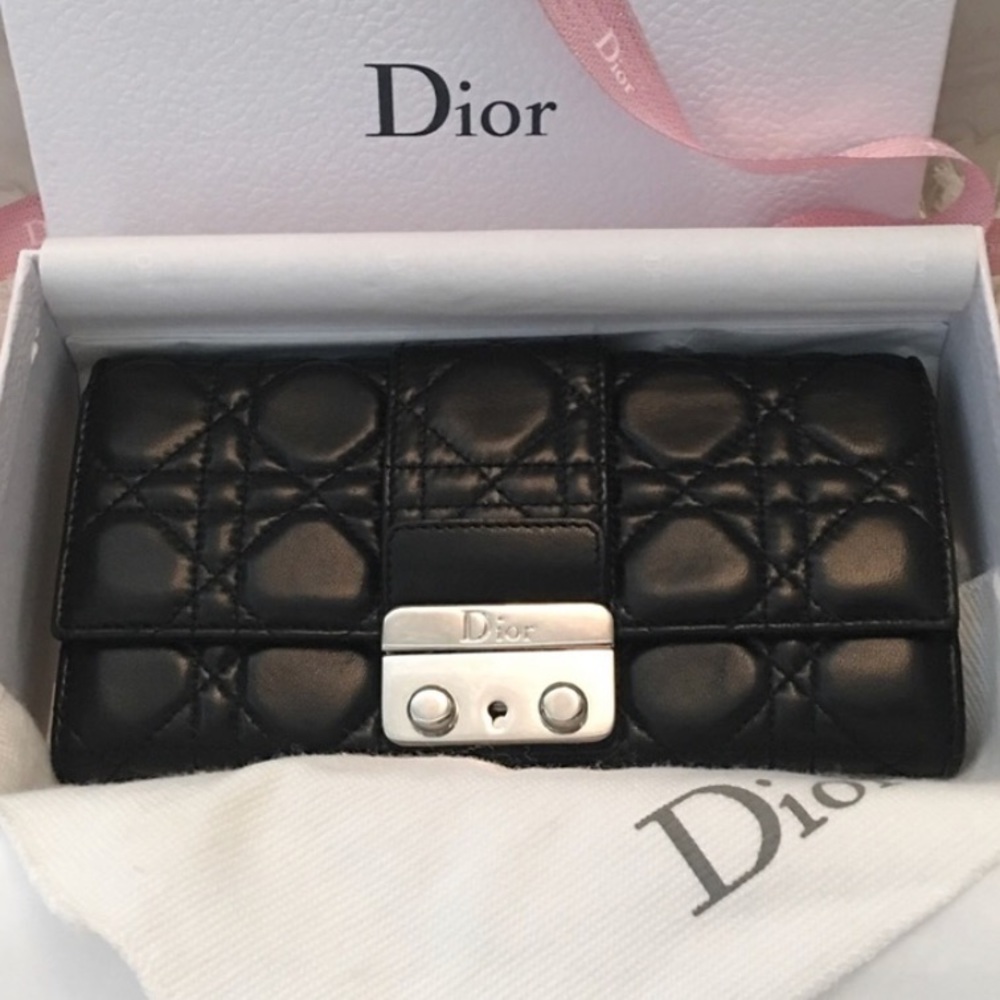 (FINAL PRICE) Miss Dior Rendez-Vous Chain Wallet
