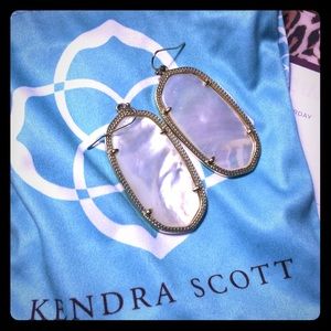 Kendra Scott Danielle with pouch. Mother of pearl.