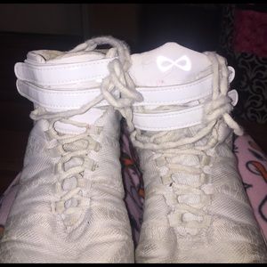 Nfinity titian cheer shoes