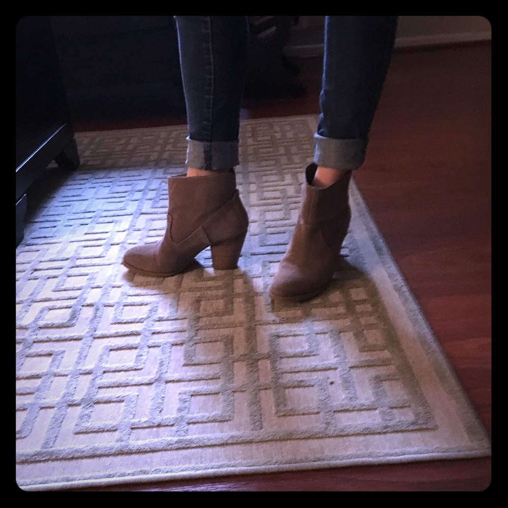 Suede Nine West Booties👢