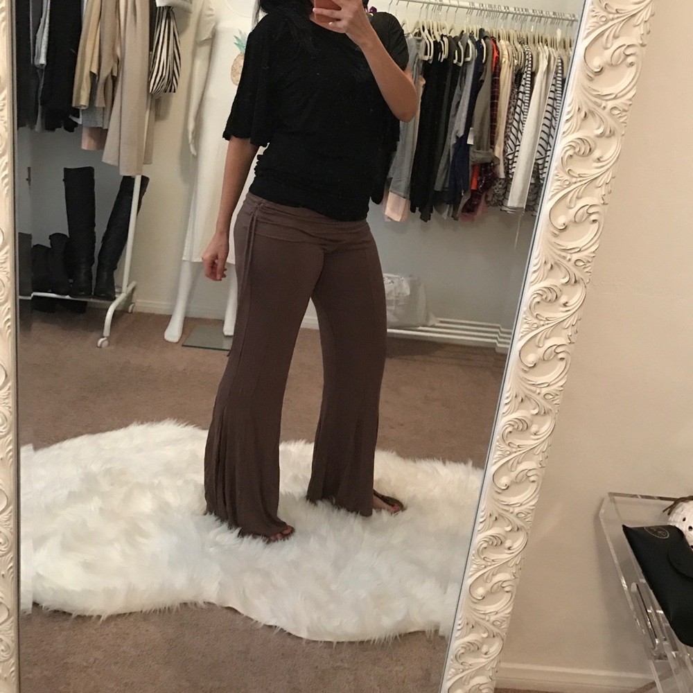 Black T- Back Flowy Blouse - Picture 3 of 8