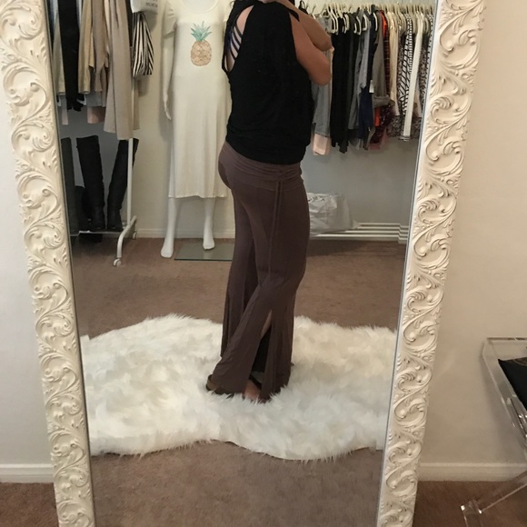 Black T- Back Flowy Blouse - Picture 7 of 8