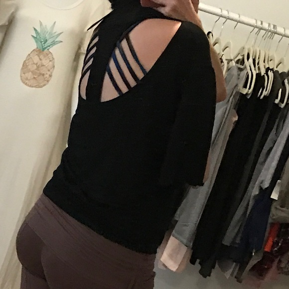 Black T- Back Flowy Blouse - Picture 5 of 8