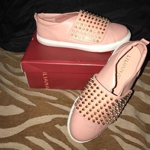 Pretty little Dust-Pink Sneakers