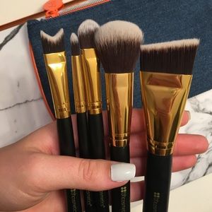 5-PIECE BH COSMETICS BRUSH SET & BAG!
