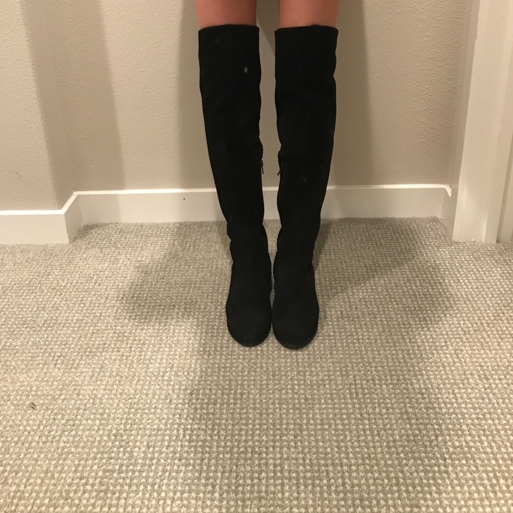 STEVE MADDEN GOSSSSIP BLACK SUEDE BOOTS.