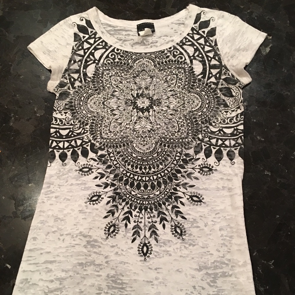 Like new burn out style tee
