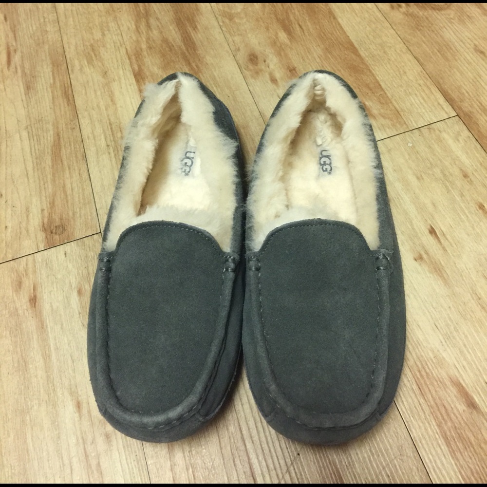 UGG slip on loafers gray men size 5