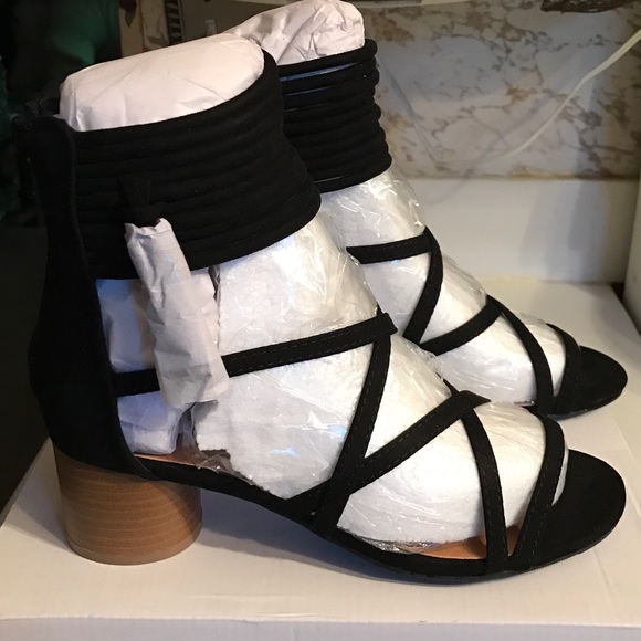 1 Size 6 Left Black Sandals - Picture 2 of 5